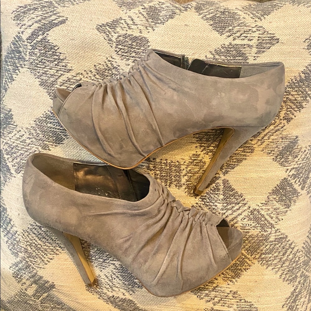 Suede Peep 👀 Toe Raunch Grey Bootie - Picture 10 of 11